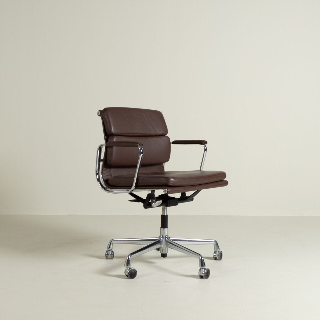 Vitra Eames EA217 Soft Pad Bureaustoel Bruin Leer - Chroom, Niet ingevuld, Bruin, Niet ingevuld, Zo goed als nieuw