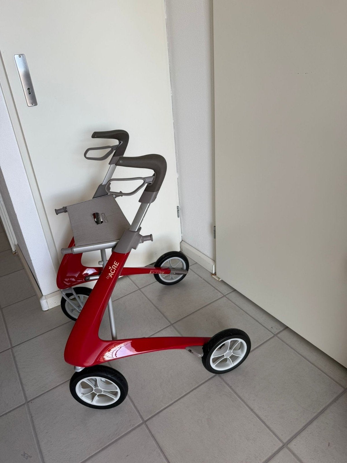 by acre rollator van carbon lichtgewicht met tas, Ophalen of Verzenden, Lichtgewicht, Zo goed als nieuw