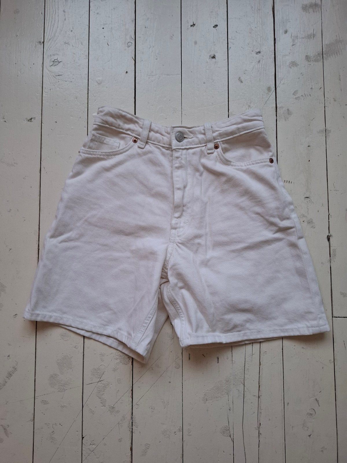 Monki korte broek wit/crème maat 24, Kort, Verzenden, Wit, Monki