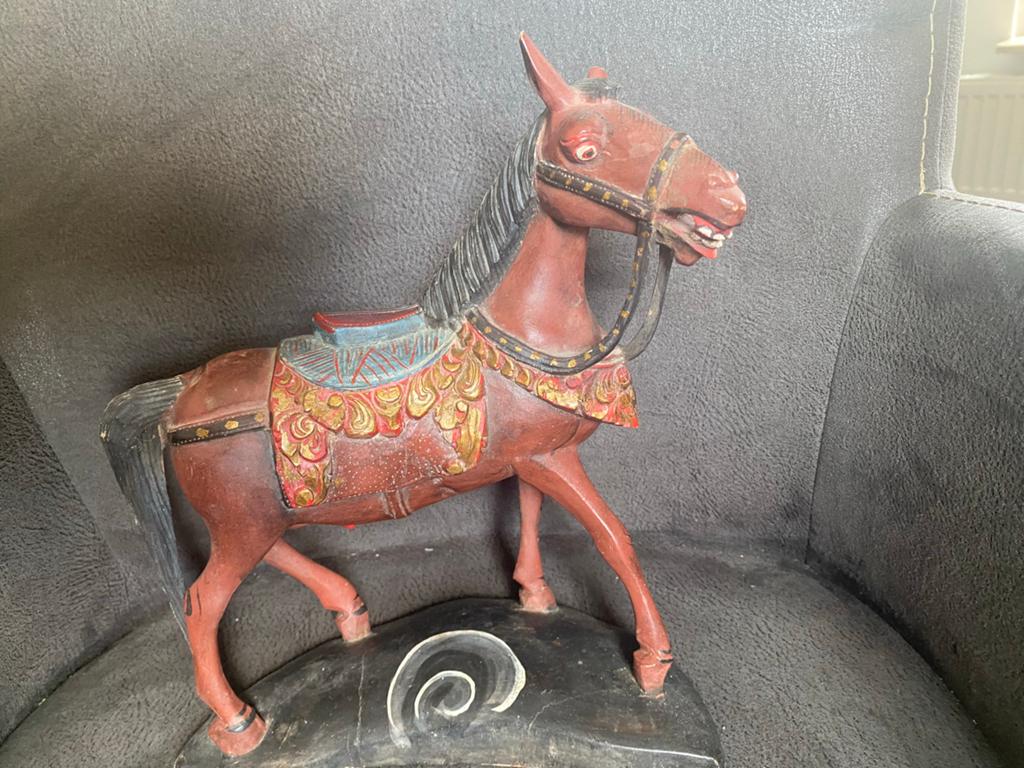 Hardhouten paard - Decoratief beeldje, Ophalen of Verzenden, Gebruikt, Paard, Beeldje of Figuurtje
