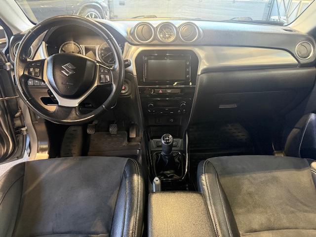 Suzuki Vitara 1.6 High Executive Leder|Pano|Navi|Trekhaak, Voorwielaandrijving, 4 cilinders, Adaptive Cruise Control, 400 kg