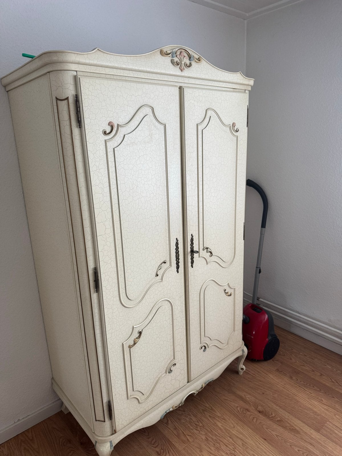 Vintage Crème Kledingkast met Barok Details, Huis en Inrichting, Ophalen, Gebruikt, 100 tot 150 cm, 150 tot 200 cm