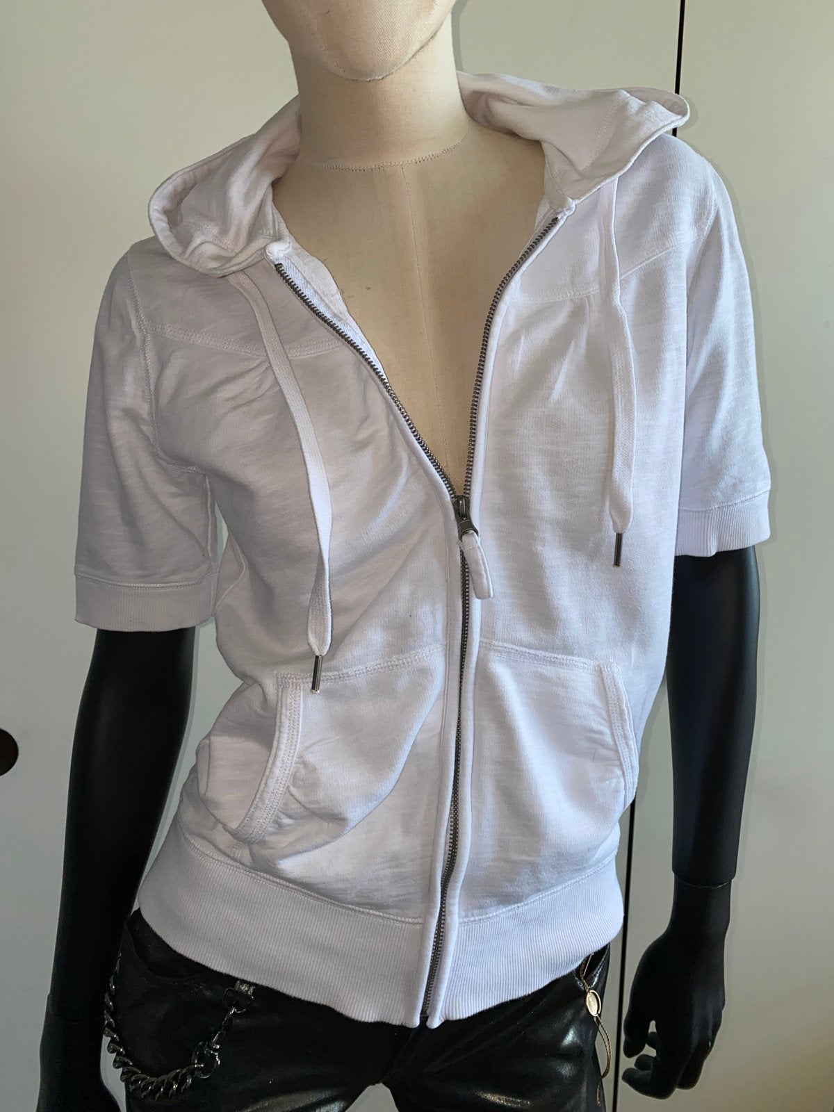 Witte Sutherland hoodie met korte mouwen - Maat M, Kleding | Dames, Ophalen of Verzenden, Zo goed als nieuw, Maat 38/40 (M), Wit