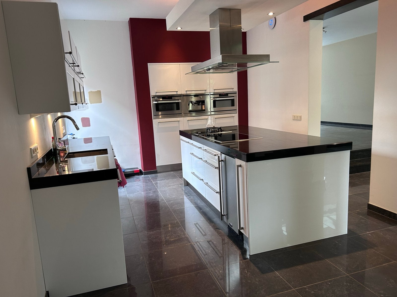 Moderne keuken met eiland en inbouwapparatuur, Ophalen, Gebruikt