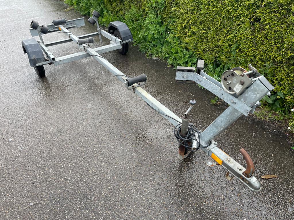 Gegalvaniseerde boottrailer boot trailer 550 kg tot 435 cm, Watersport en Boten, Boottrailers, Ophalen, Gebruikt, Met rollen