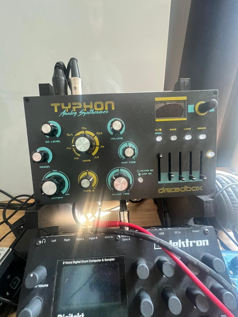 Dreadbox Typhon Analoge Synthesizer - Uitstekende staat, Overige merken, Zo goed als nieuw, Met midi-aansluiting, Overige aantallen