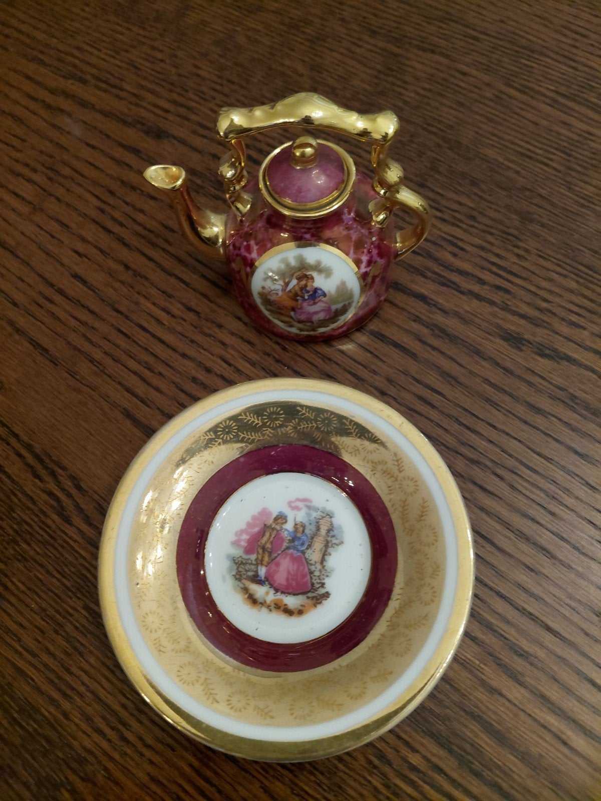Miniatuur theepotje en schoteltje Louis XVI stijl, Ophalen