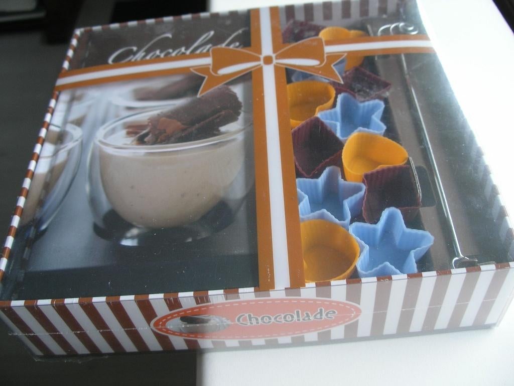 Chocolade boek box, 12 vormpjes, truffelspiraal, Nieuw!, Boeken, Kookboeken, Nieuw, Taart, Gebak en Desserts, Ophalen of Verzenden