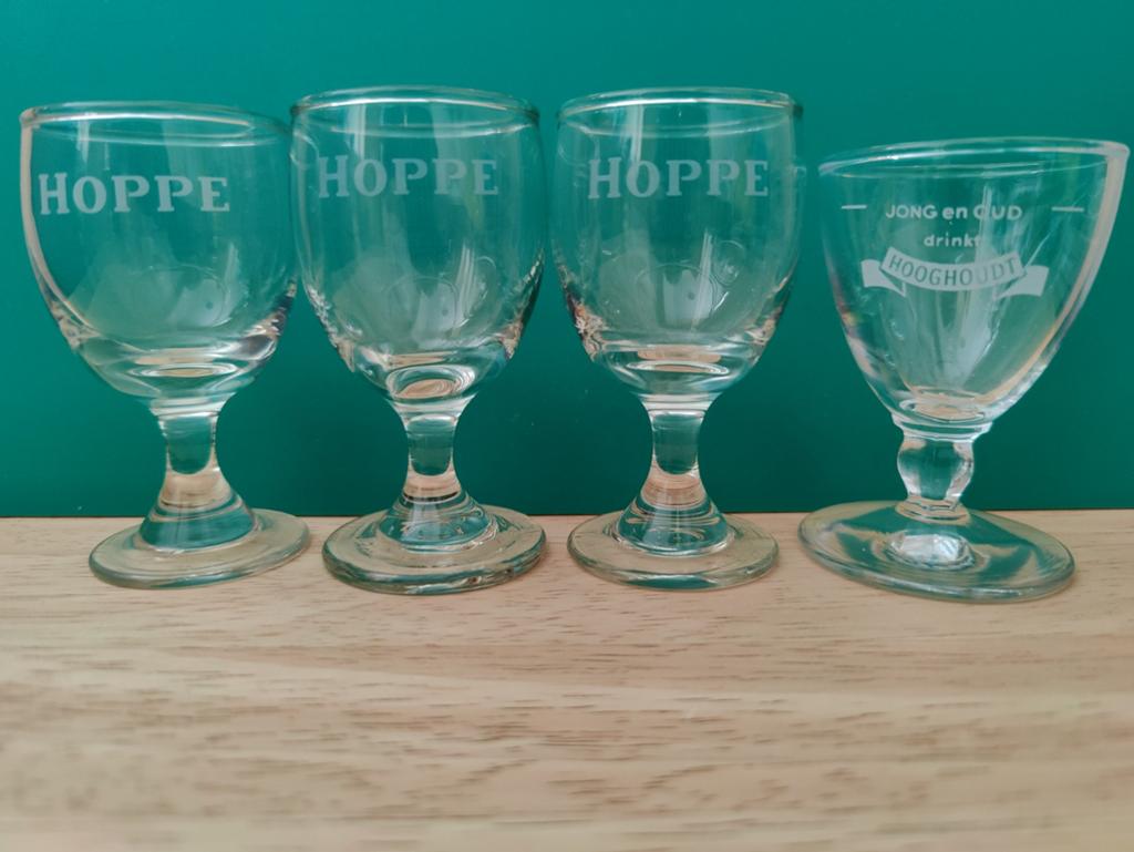 Vier borrelglaasjes, drie van Hoppe en één van Hooghoudt, Verzamelen, Verzenden, Zo goed als nieuw, Borrel- of Shotglas