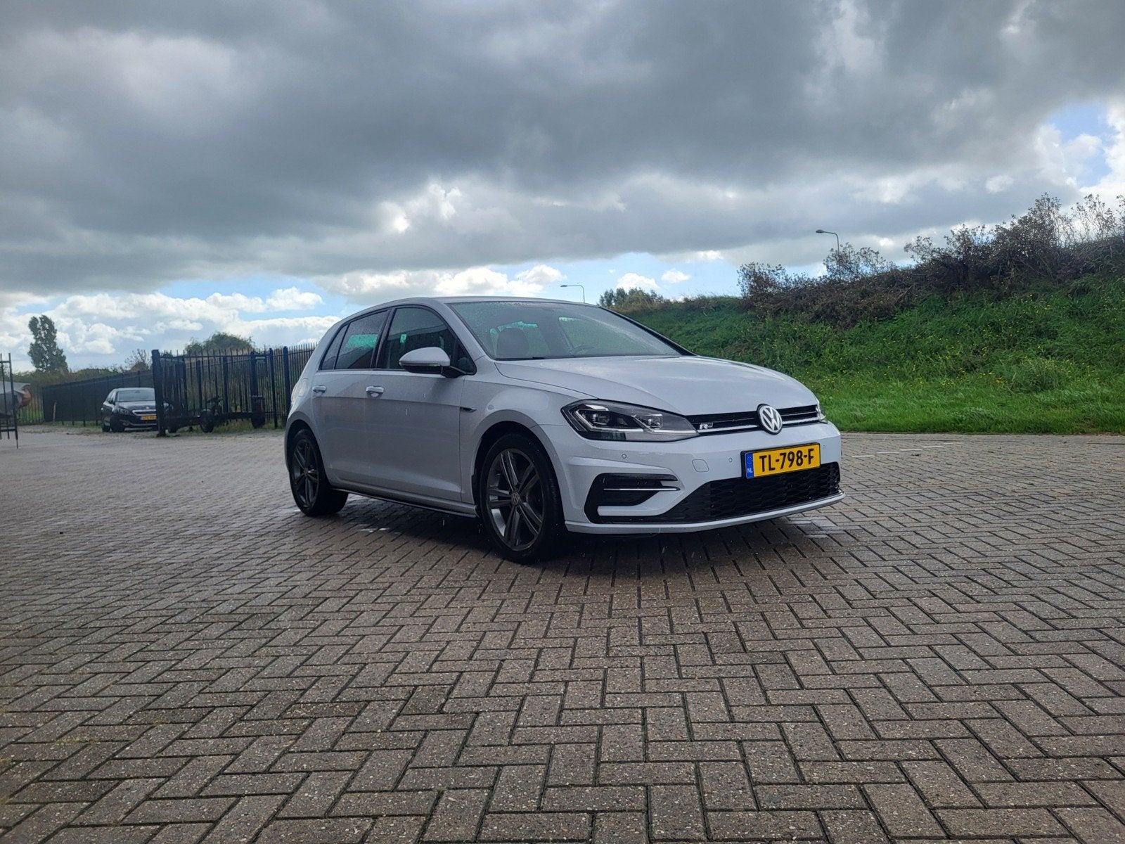 Volkswagen Golf 7.5 1.0 TSI 110pk-DSG 5D 2018 parelmoer wit, Auto's, Volkswagen, 620 kg, Wit, Origineel Nederlands, 3 cilinders