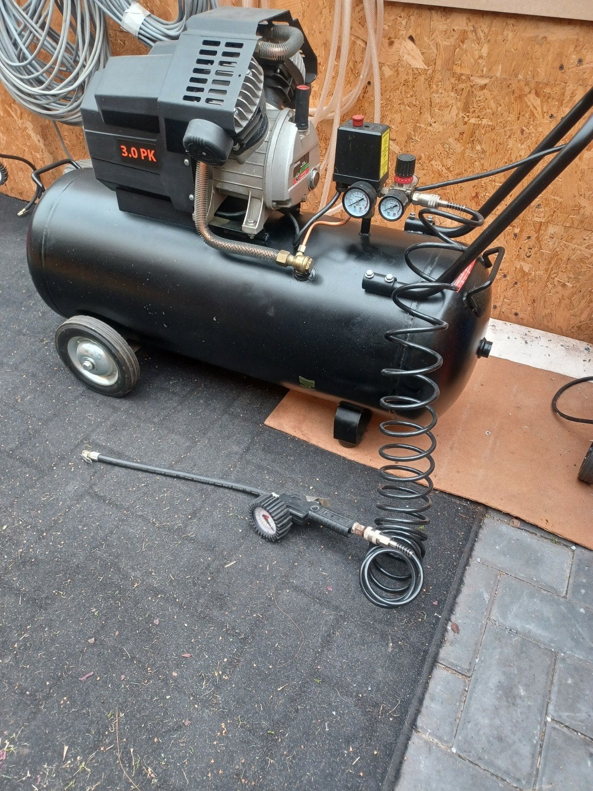 Compressor 3.0 PK met 100 liter tank en accessoires, Doe-het-zelf en Verbouw, Ophalen, Gebruikt, 200 tot 400 liter/min, Mobiel