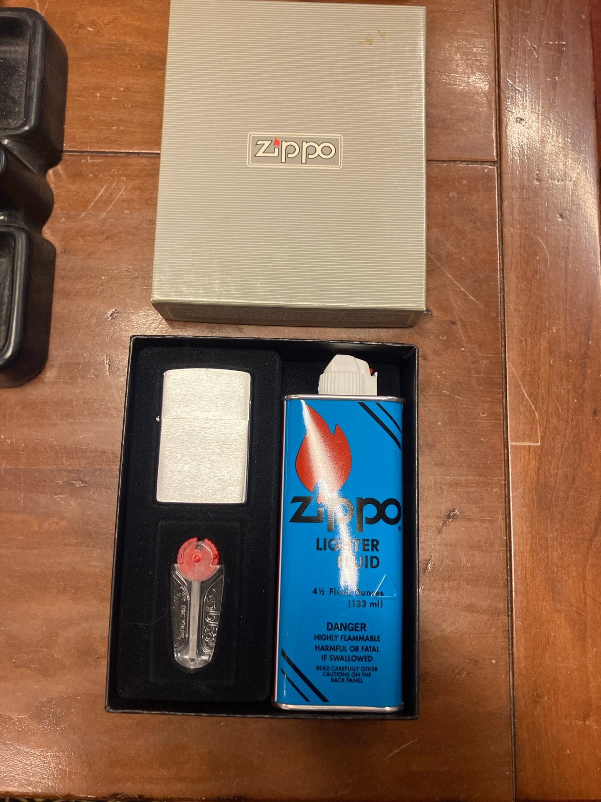 Zippo aansteker set met vloeistof en vuursteentjes in doos, Gebruikt, Verzenden, X, Aansteker