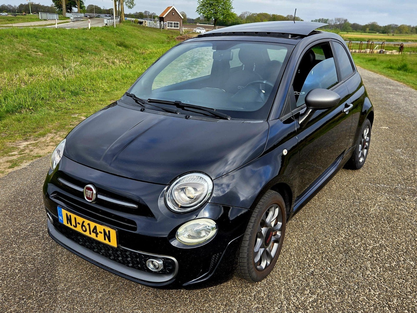 Fiat 500s Sport 1.2 C 2017 Zwart Carplay open dak, Parkeersensor, 4 cilinders, 840 kg, Leder en Stof