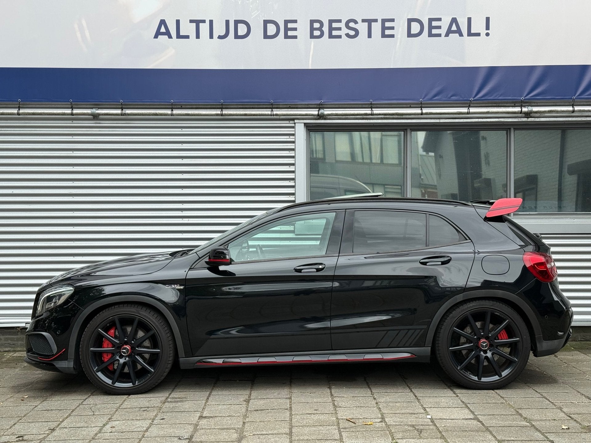 Mercedes-Benz GLA-klasse AMG GLA45 4MATIC l Aero Pack l Pano, Auto's, Gebruikt, 4 cilinders, Zwart, Leder