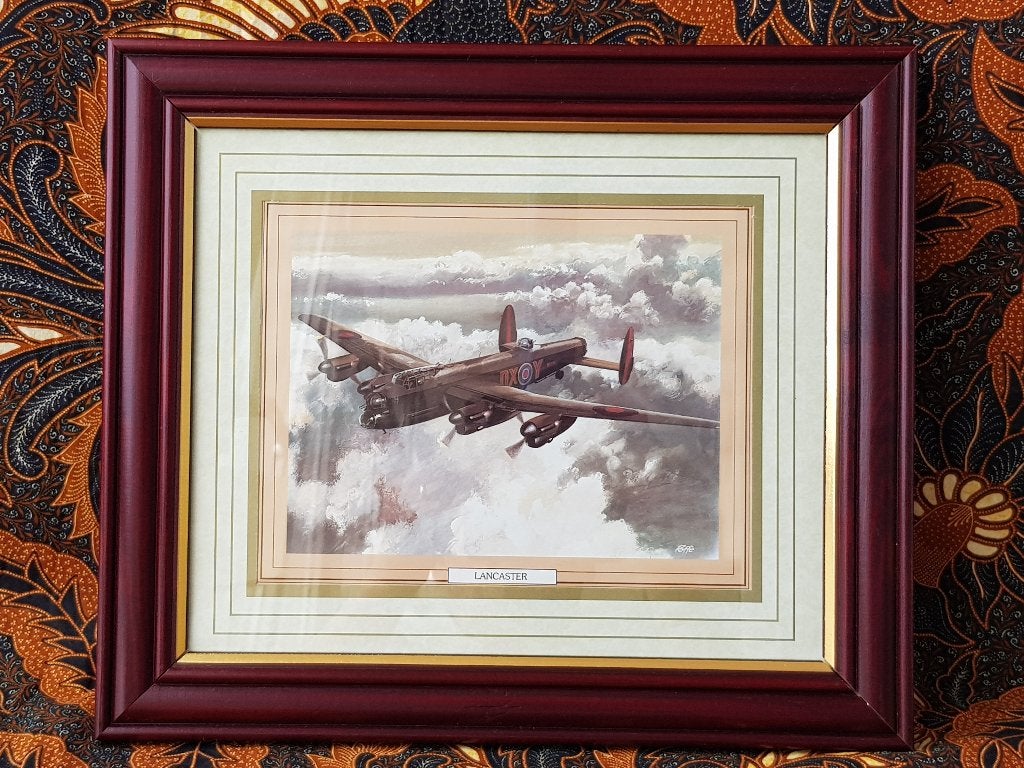 Mooie oude ingelijste militaria prent van een lancaster., Antiek en Kunst, Kunst | Litho's en Zeefdrukken, Ingelijst, Ophalen of Verzenden