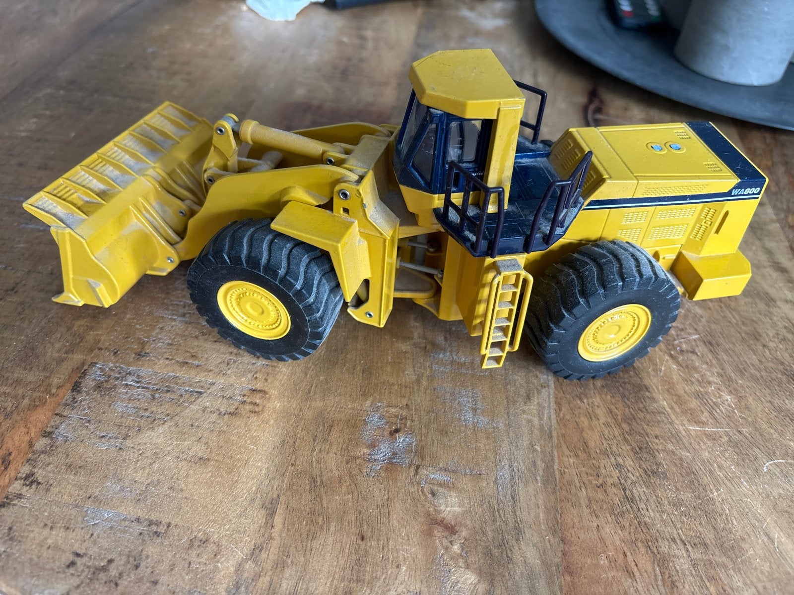 Komatsu WA800 en PC210 schaalmodellen, Ophalen, Zo goed als nieuw, Groter dan 1:32