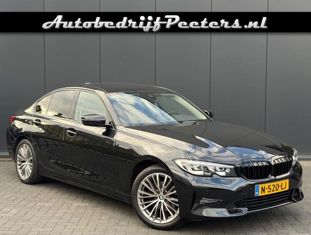 Bmw 3-SERIE 320i 184pk Aut. Luxury Leder Camera Navi LED Cru, Automaat, 1998 cc, Achterwielaandrijving, Gebruikt