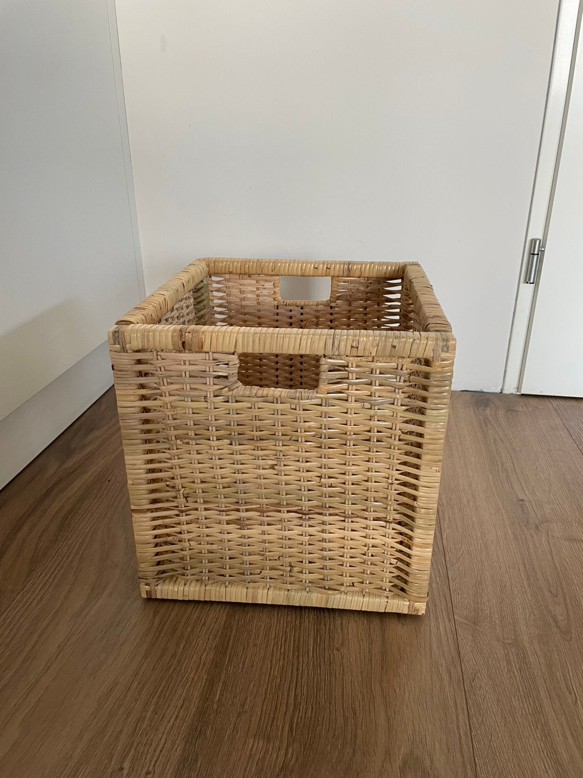 Branäs mand (4 stuks beschikbaar), Huis en Inrichting, Ophalen, Mand, Vierkant, Zo goed als nieuw