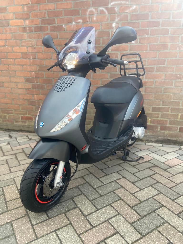 Piaggio Zip 4T 50cc injectie I-Get 2021 brom 4.131 km, Fietsen en Brommers, Scooters | Piaggio, Maximaal 45 km/u, Zip, Nieuw, Ophalen of Verzenden