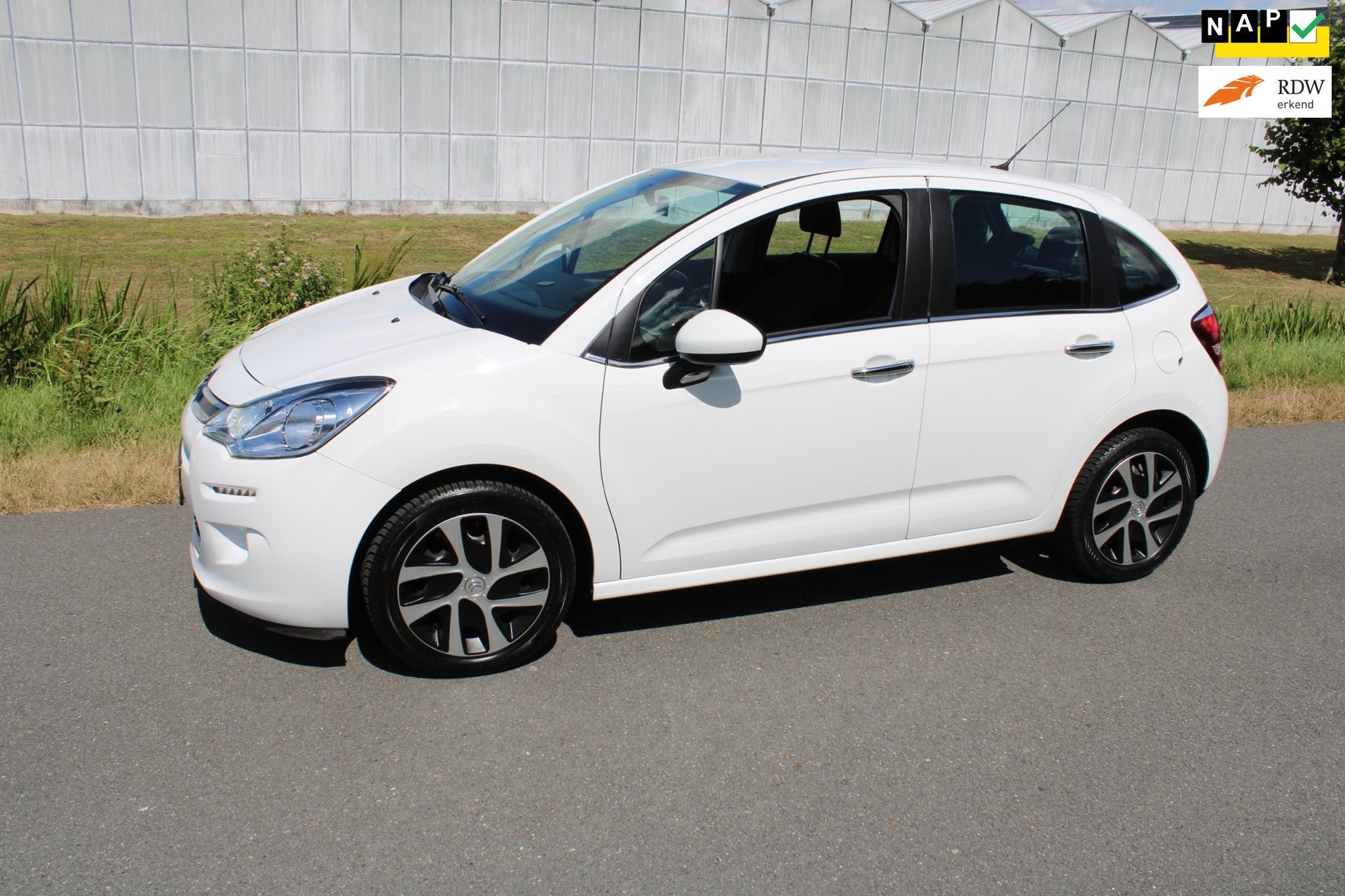 Citroen C3 1.2 PureTech Selection 5 Drs met Navigatie en Cli, Auto's, Voorwielaandrijving, Dealer onderhouden, Gebruikt, 1199 cc
