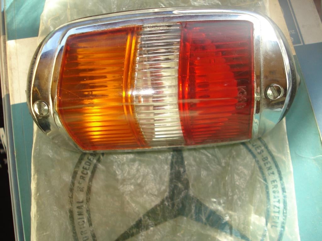 Nieuw  NOS kompleet achterlicht MERCEDES  190SL & 180 ponton, Auto-onderdelen, Verlichting, Ophalen of Verzenden, Nieuw, Mercedes-Benz