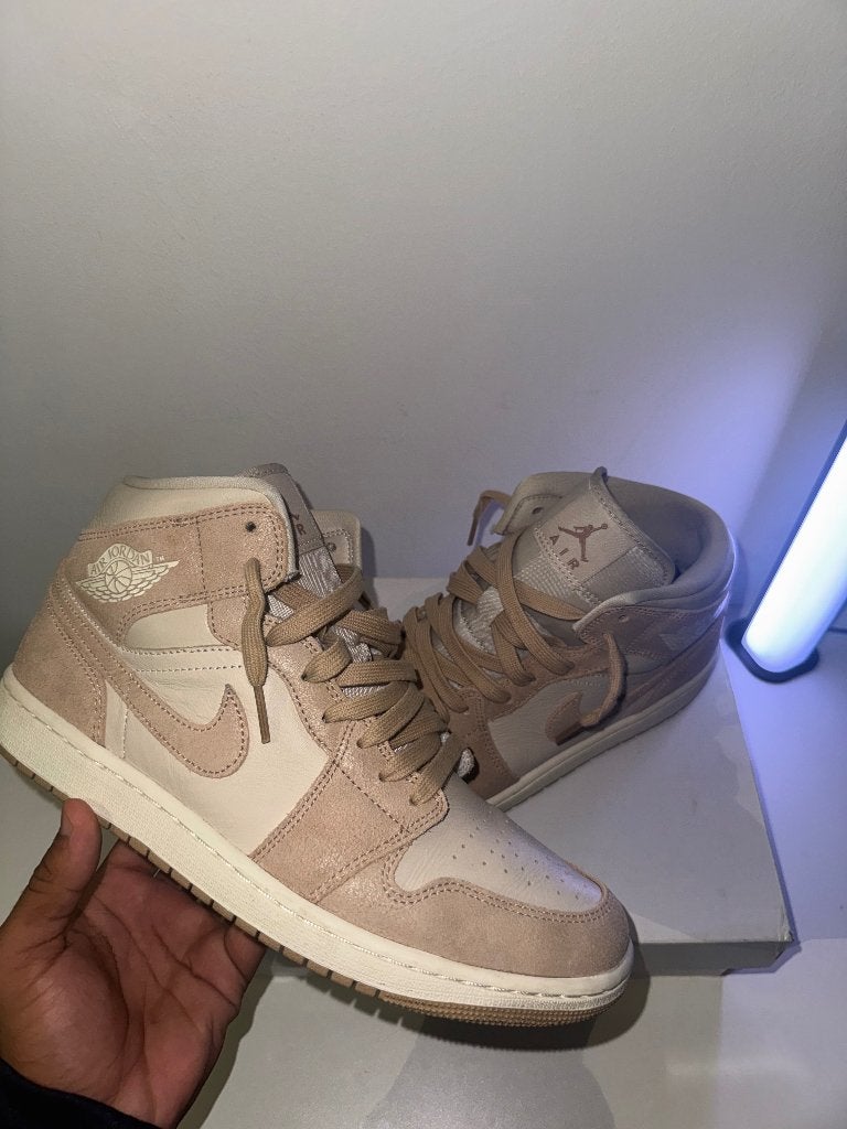 Jordan 1 mid, Overige kleuren, Overige typen, Ophalen of Verzenden, Zo goed als nieuw