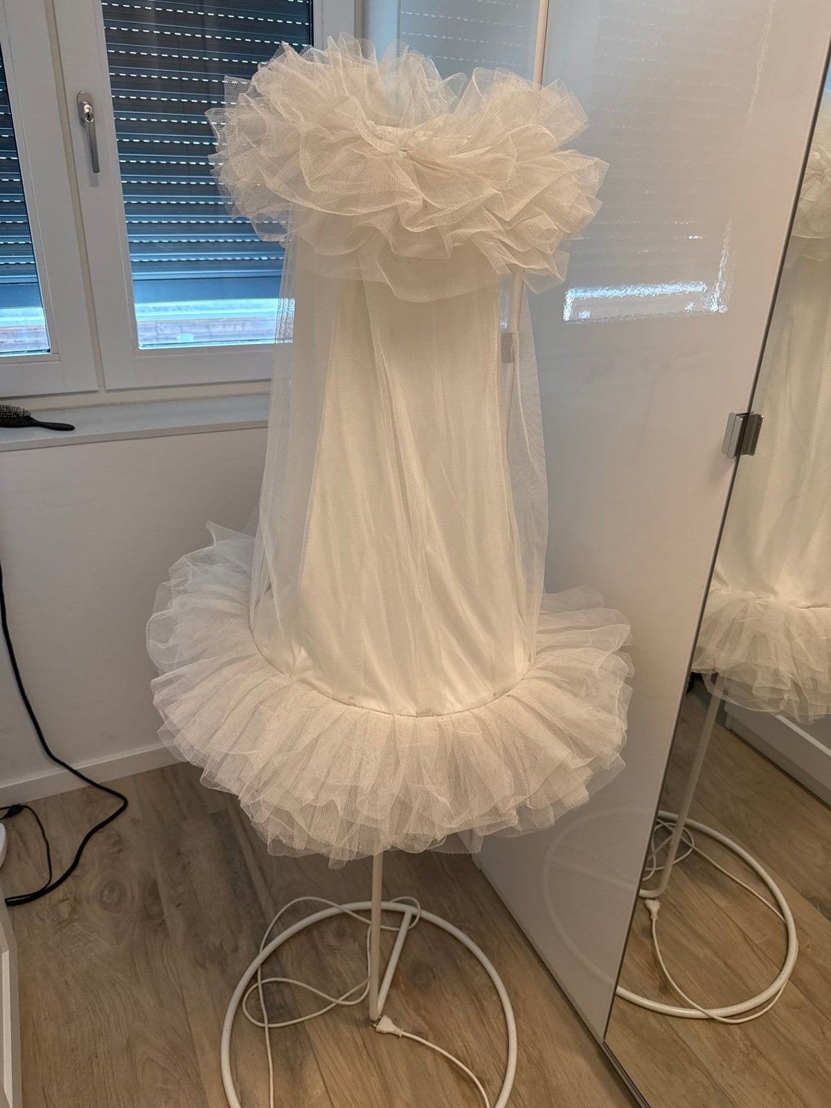 Ikea staande lamp met tule, wit, 100 tot 150 cm, Zo goed als nieuw, Metaal, E27 (groot)