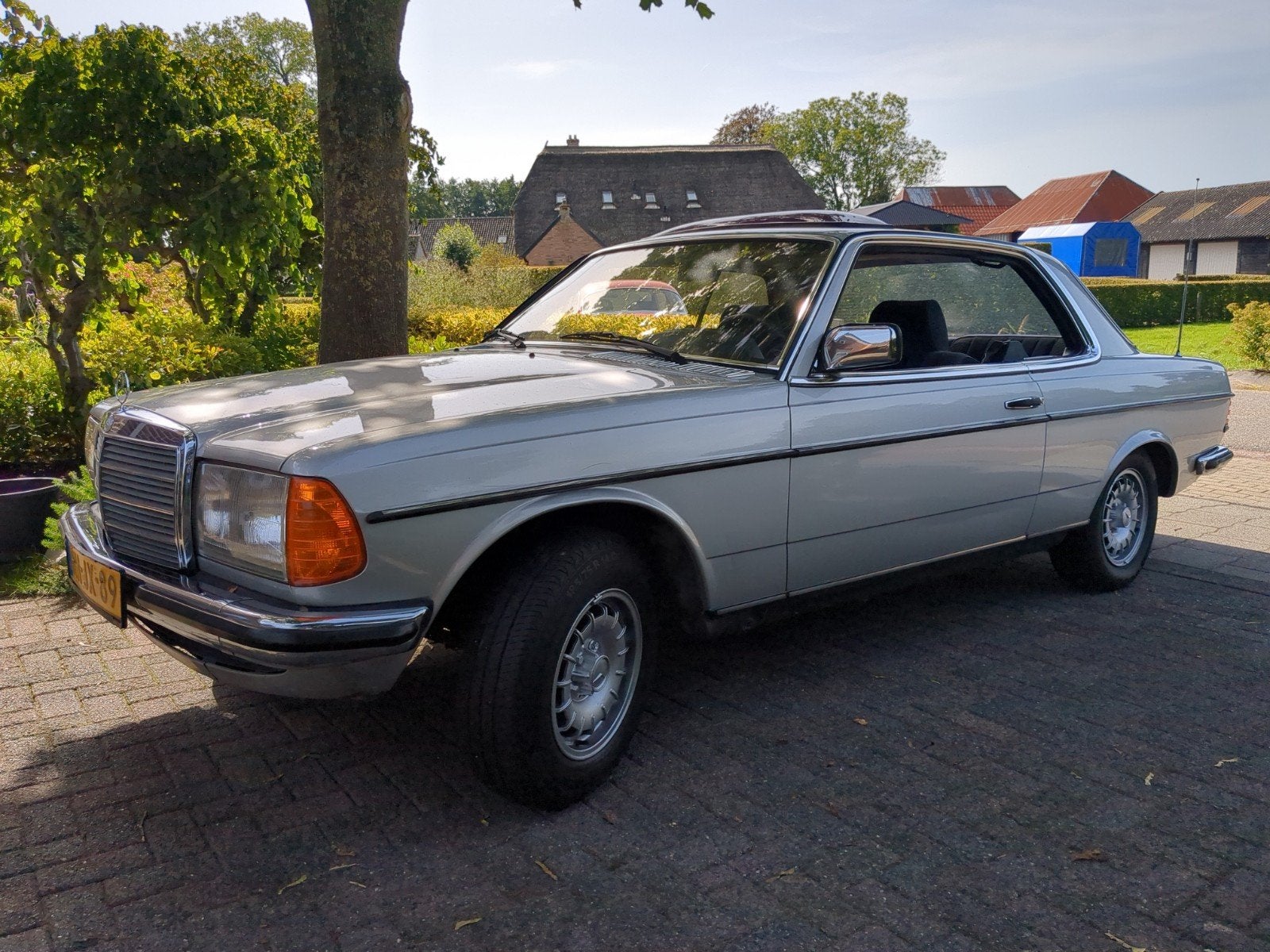 Mercedes Benz 230 CE uit 1982 met lpg 194000 km., Auto's, Automaat, Achterwielaandrijving, 4 cilinders, Open dak