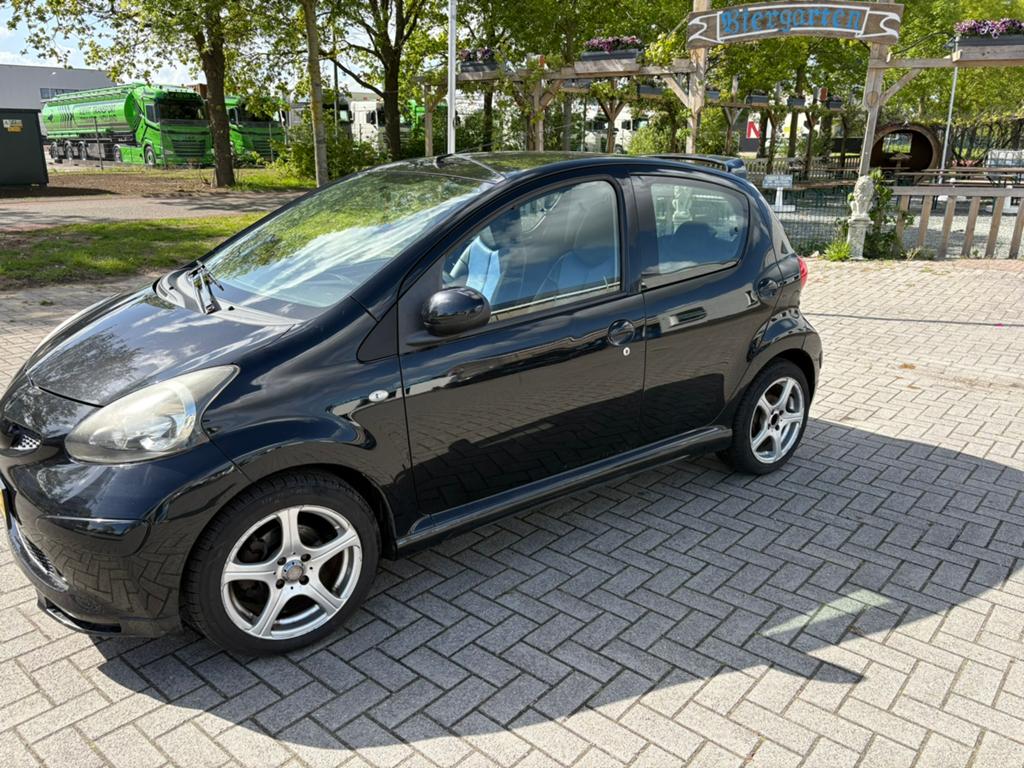 Toyota Aygo 1.0 12V Vvt-i 5DRS 2008 Zwart, Auto's, Toyota, Voorwielaandrijving, 4 stoelen, Origineel Nederlands, Handgeschakeld