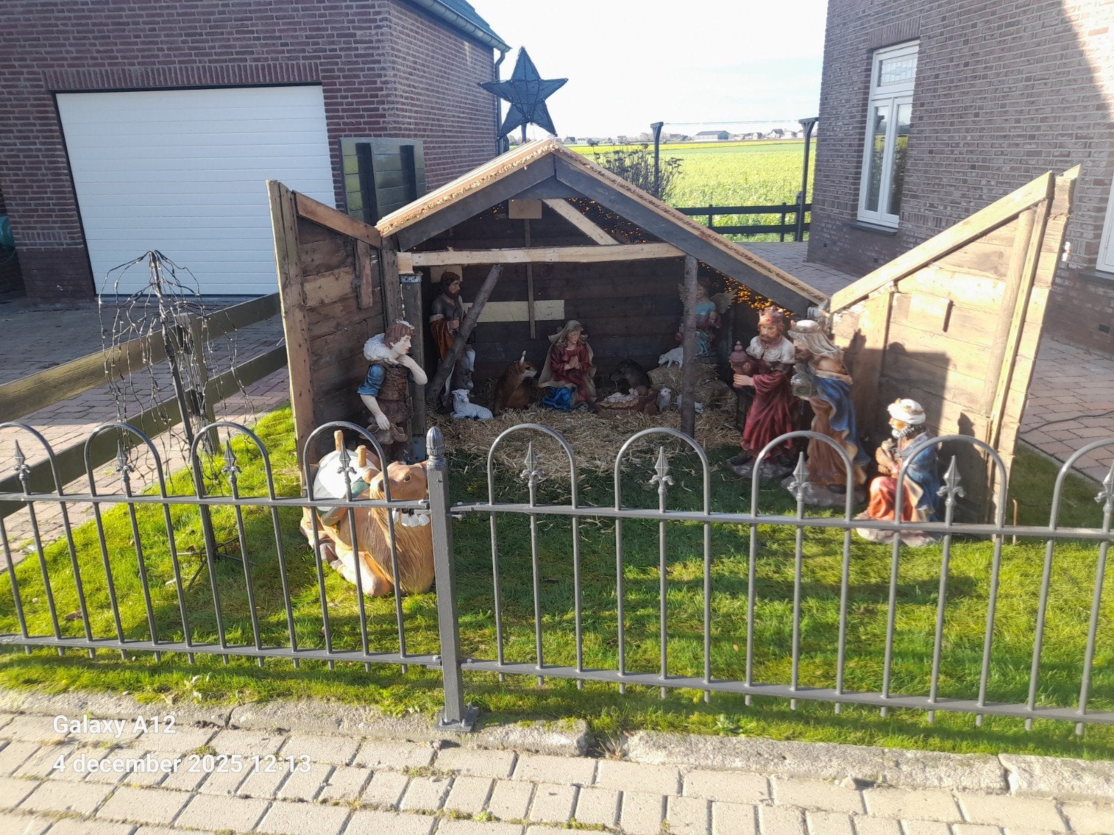 Kerstbeelden  plus stal, Ophalen of Verzenden, Zo goed als nieuw