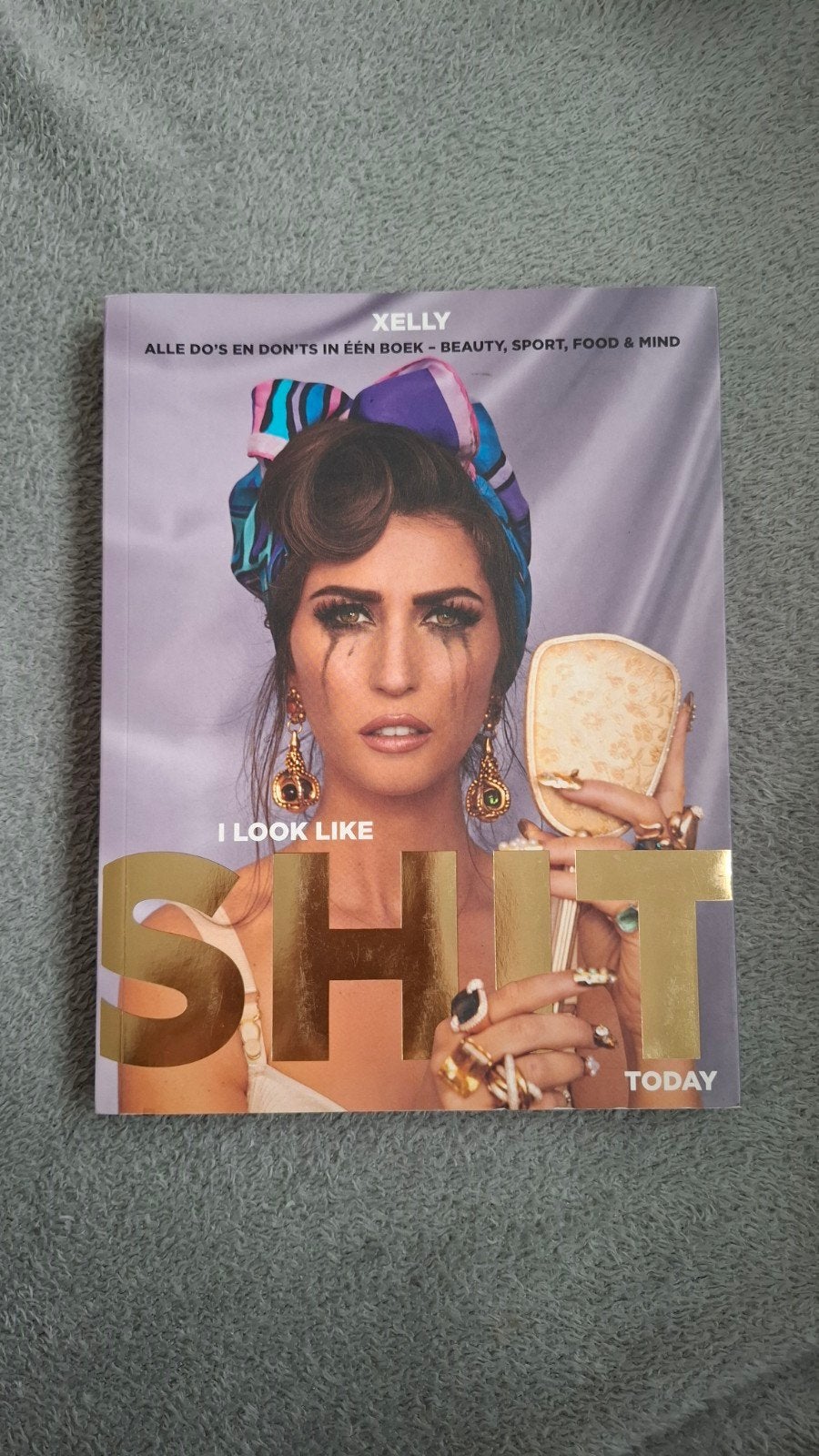 Xelly Cabau Van Kasbergen - I look like shit today, Ophalen of Verzenden, Zo goed als nieuw, Xelly Cabau Van Kasbergen