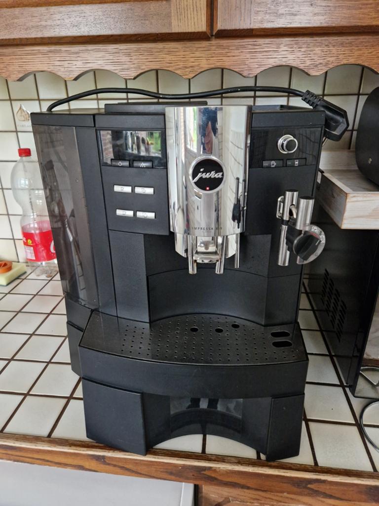 Jura Impressa Xs9 koffiemachine - lekt water, 10 kopjes of meer, Koffiemachine, Koffiebonen, Niet werkend