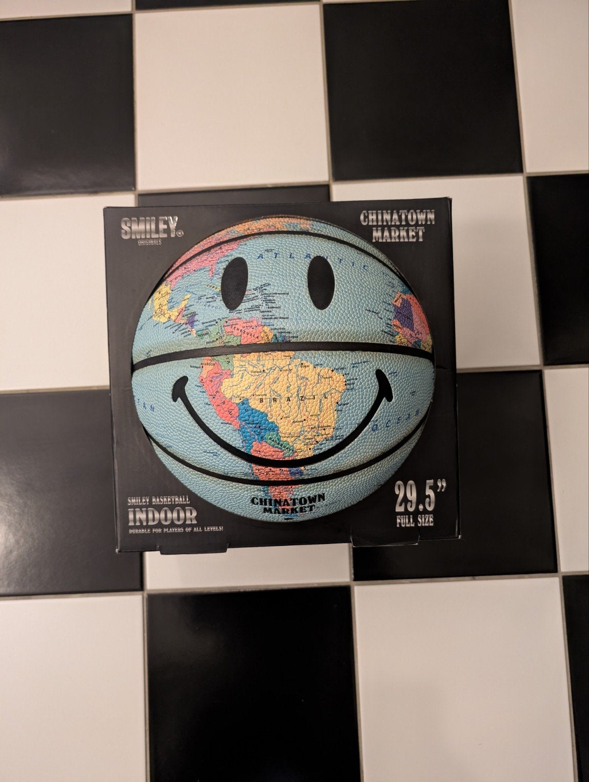 Chinatown Market Globe Smiley Basketball, Ophalen of Verzenden