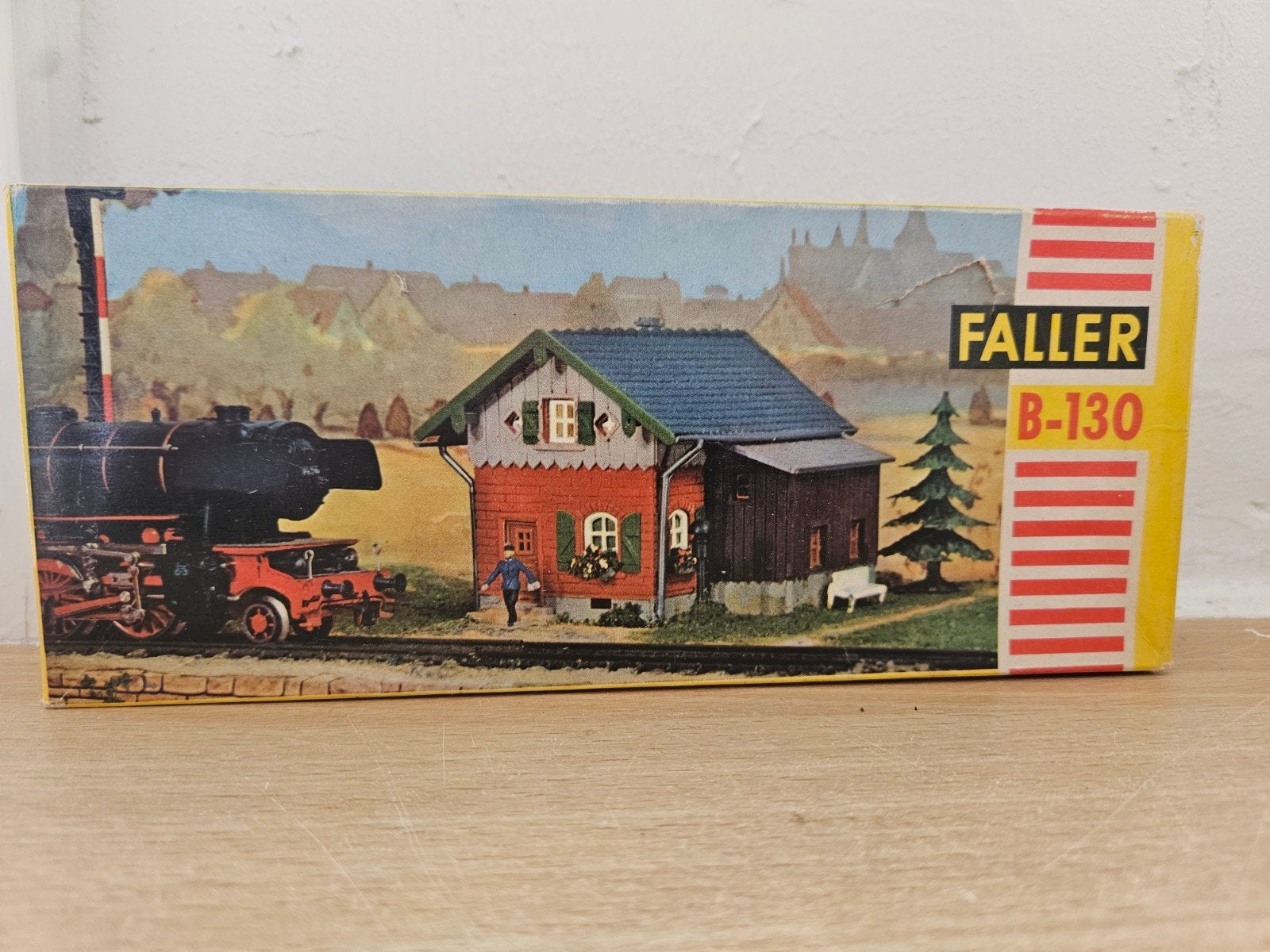 Faller B-130 Modelbouw Huisje - Nieuw in Doos, Ophalen of Verzenden, Nieuw, 1:144 of kleiner