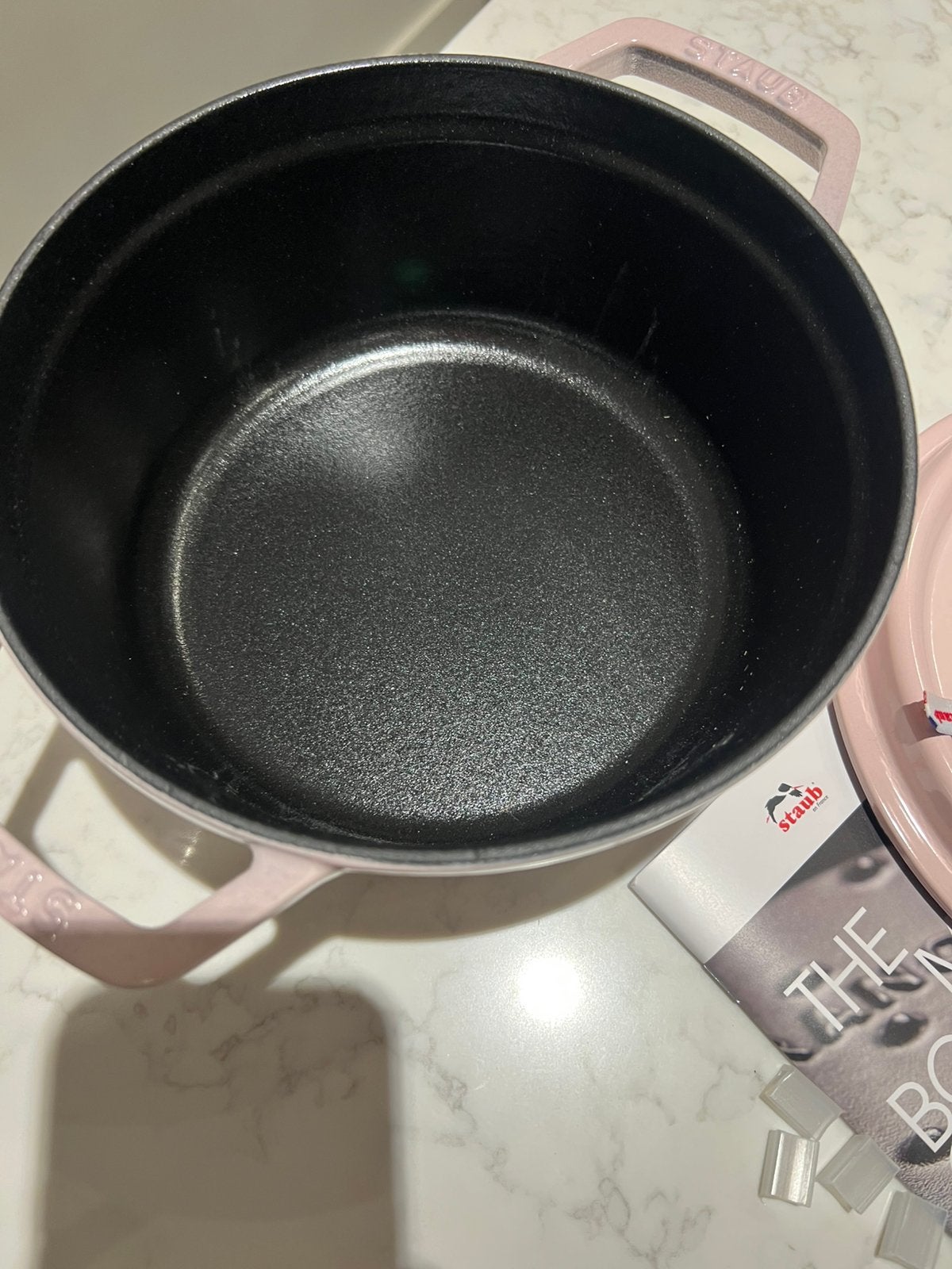 Nieuwe Staub La Cocotte 24 cm Sorbet Pink in de doos, Nieuw, Ophalen of Verzenden, Staub, Zwilling