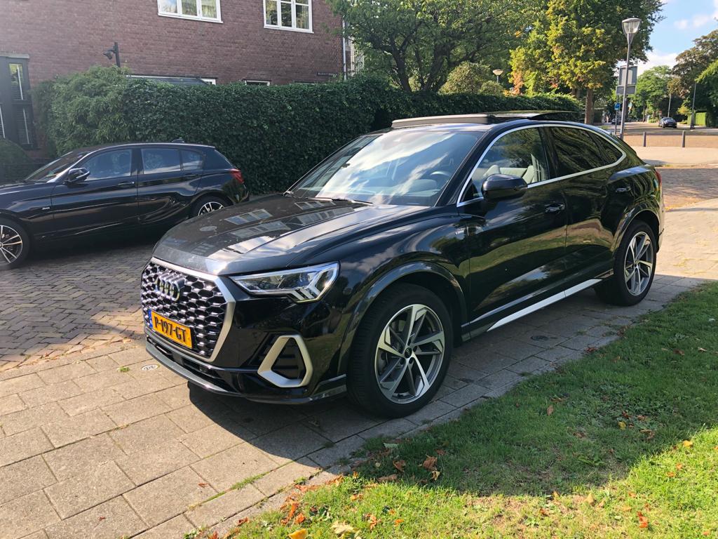 Mooie Audi Q3 PANO S-line Tfsi 150pk 2021 Full Option!, 4 cilinders, 1505 kg, Zwart, 14 km/l