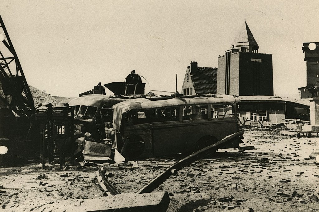 Delfzijl, Ophalen of Verzenden, 1940 tot 1960, Zo goed als nieuw, Foto
