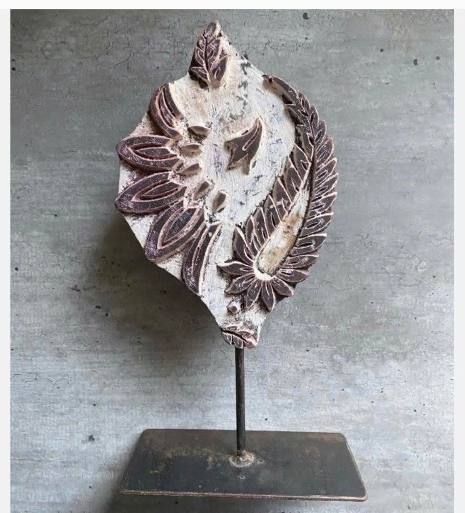 Mooie batik stempel op metalen voet, hoogte 28 cm, Ophalen of Verzenden
