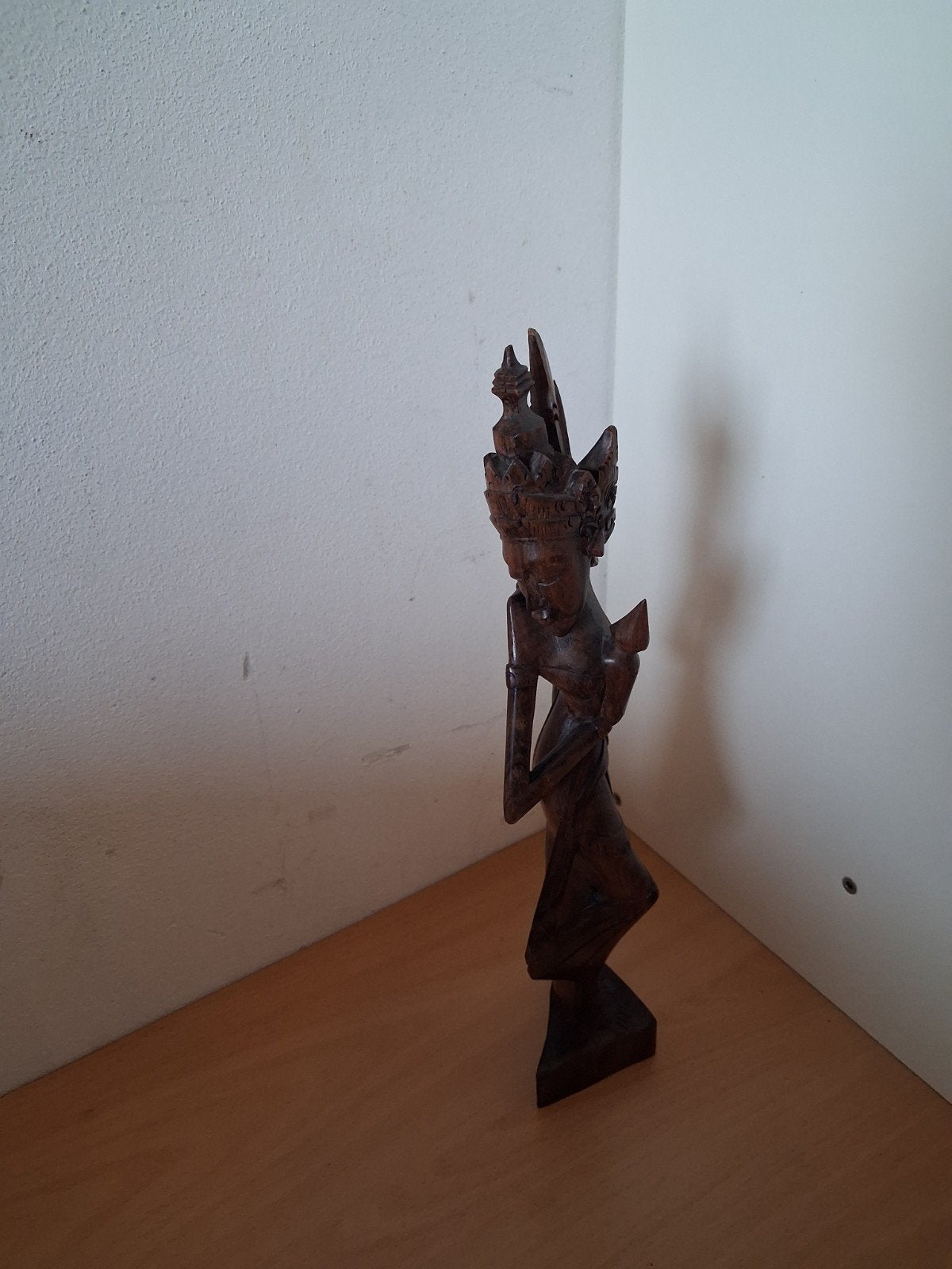 Houten Balinese Danseres Beeld - Handgesneden, Ophalen of Verzenden, Handgemaakt, 20 - 50 cm, Beeld