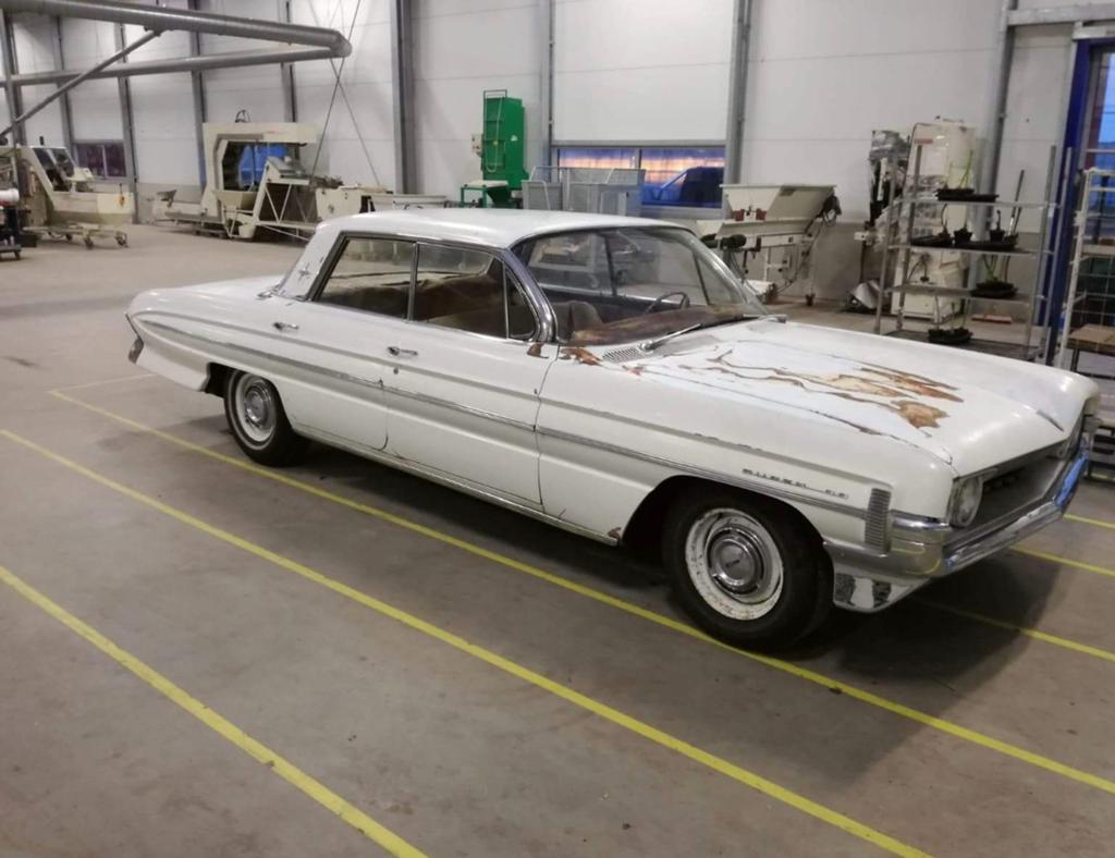 Oldsmobile Super Dynamic 88 1961, Auto's, Oldtimers, Bedrijf, Oldsmobile, Benzine, Sedan, Automaat, Wit, Stof, Ophalen