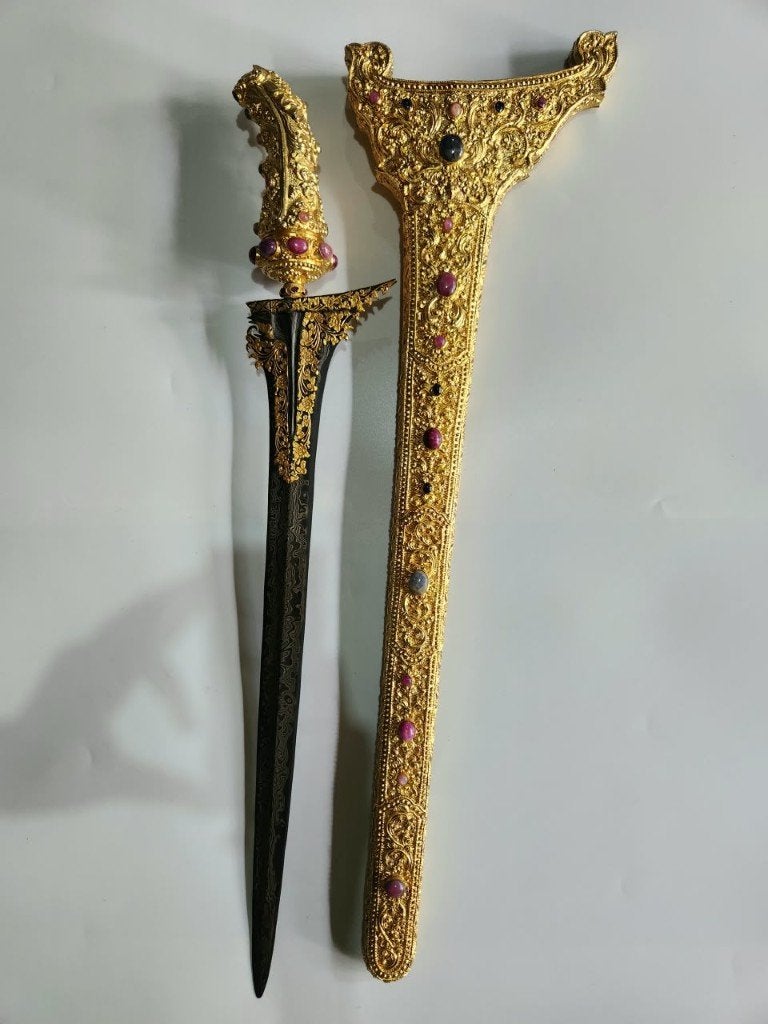 Keris Bali Lurus Pamor Beras Wutah Kinatah Goud KTC54, Verzenden, Overige materialen, Indonesië, Meerkleurig