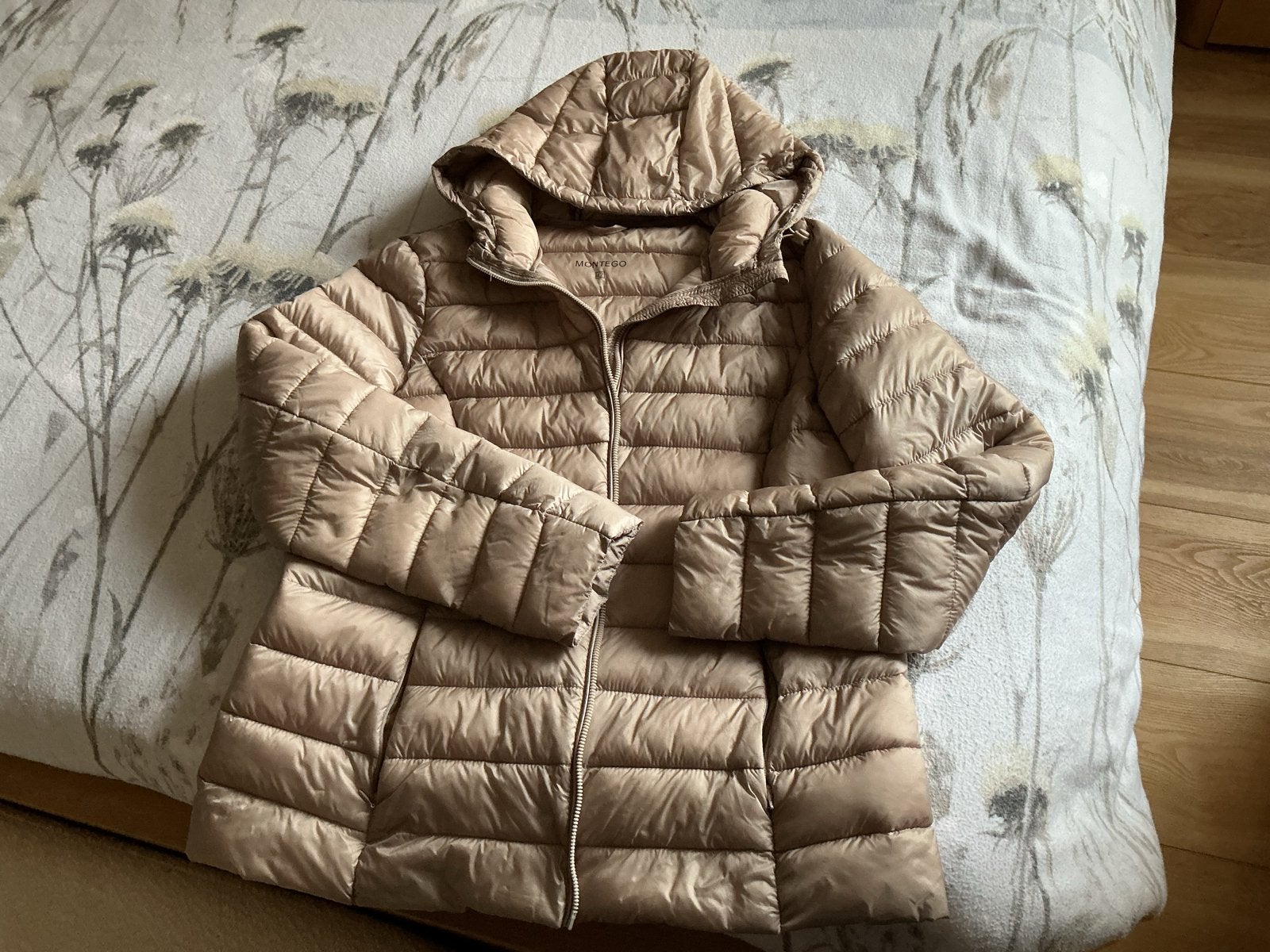 Lichtgewicht gewatteerde jas met capuchon, Ophalen, Gedragen, Maat 42/44 (L), Beige