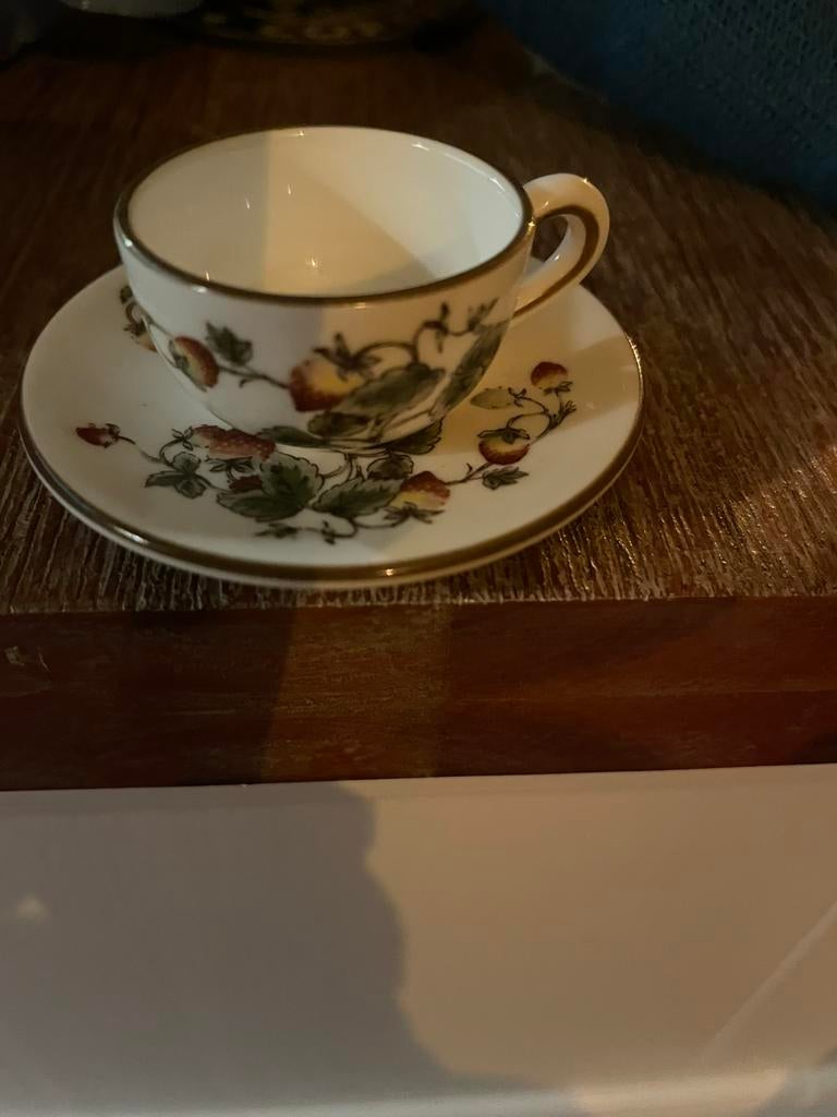 Miniatuur strawberry kop en schotel, Antiek en Kunst, Antiek | Servies los, Ophalen of Verzenden