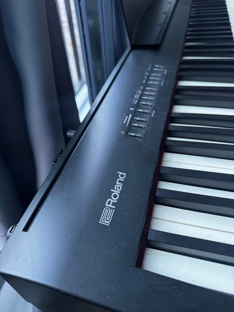 Roland FP-30 Digitale Piano Compleet met Standaard en Pedale, Muziek en Instrumenten, Piano's, Ophalen, Gebruikt, Zwart, Digitaal