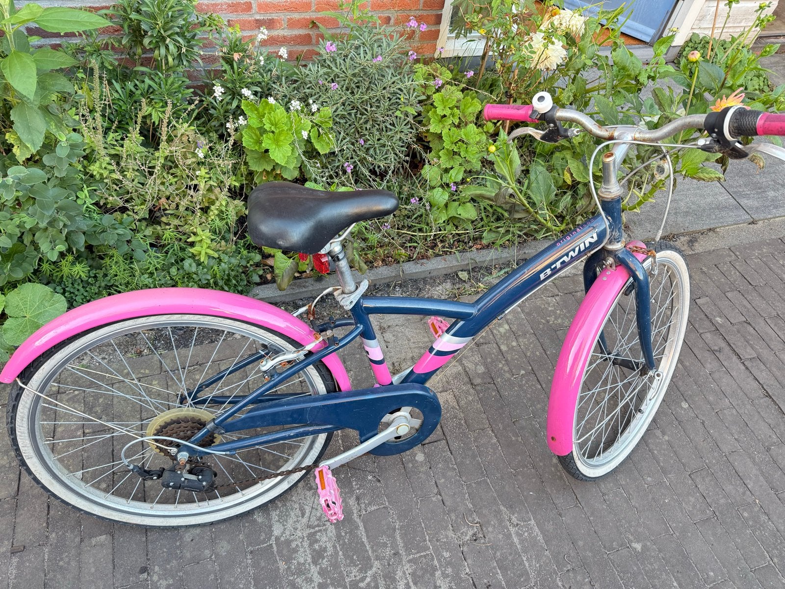B'Twin meisjes kinderfiets 20 inch - Blauw/Roze, Ophalen, Gebruikt, Velgrem, 20 inch of meer