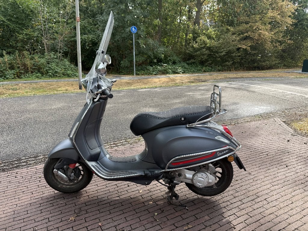 Vespa Sprint Mat Grijs 2021, Fietsen en Brommers, Scooters | Vespa, Ophalen, Gebruikt, Maximaal 45 km/u, Vespa S
