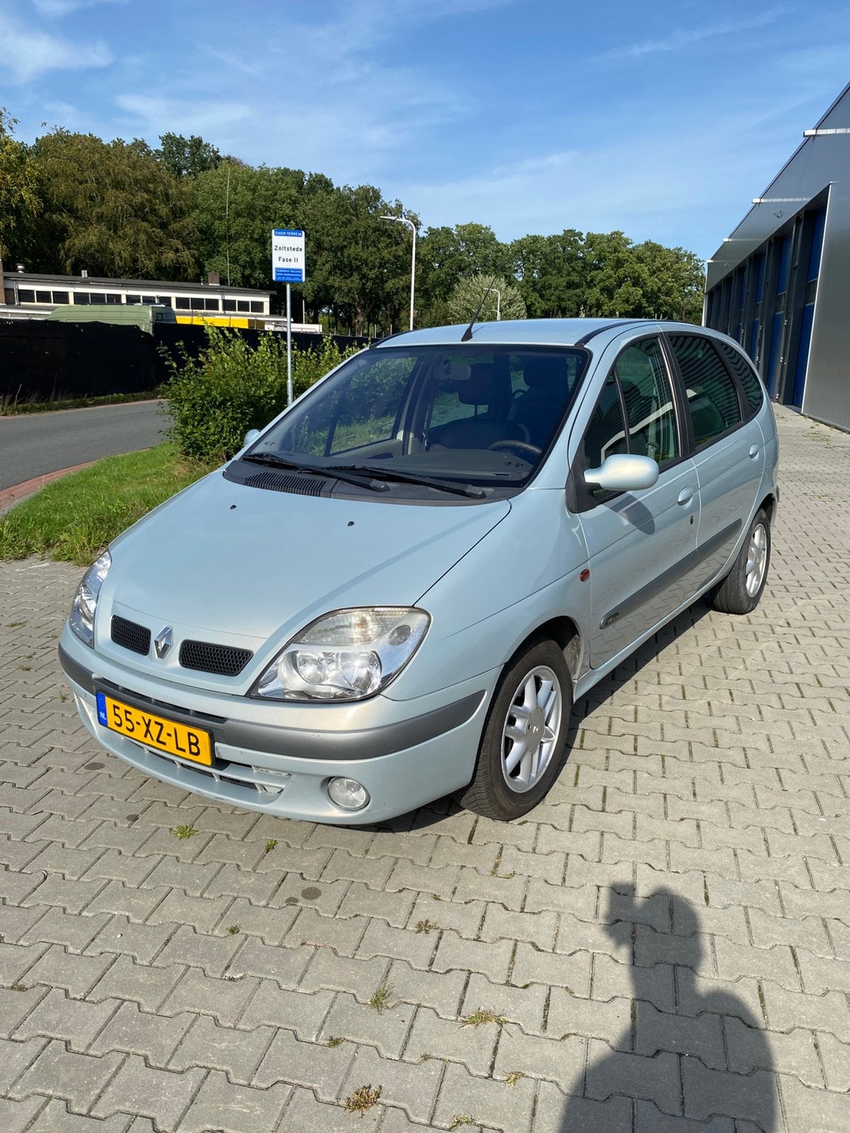 Renault Scénic 1.6 16V Expr AUTOMAAT 2002 Grijs NW APK, Auto's, 1250 kg, Zwart, 4 cilinders, Leder en Stof