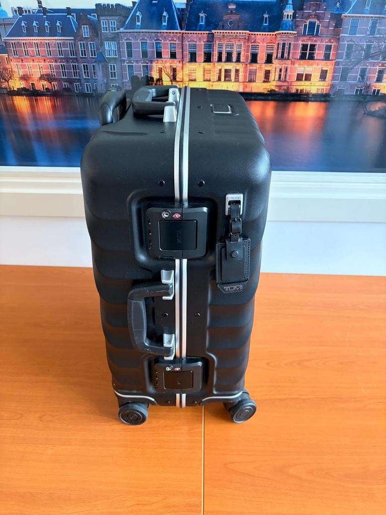 Tumi 19 degree frame cabine koffer, zwart, Ophalen, Zo goed als nieuw, Hard kunststof, Minder dan 50 cm