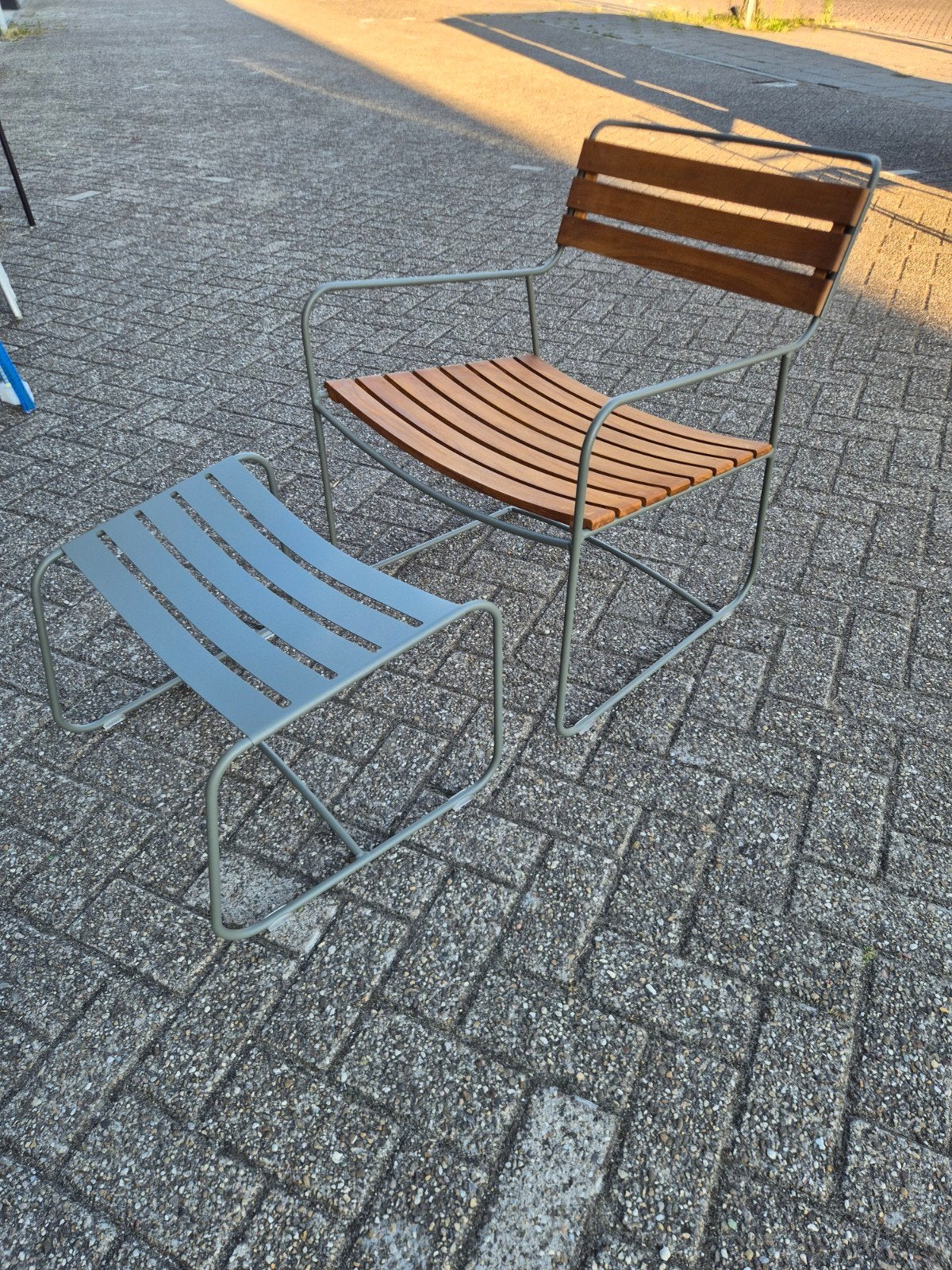 2x nieuwe fermob surprising teak lounge +voetenbank romarin, Tuin en Terras, Tuinstoelen, Ophalen, Nieuw, Teakhout