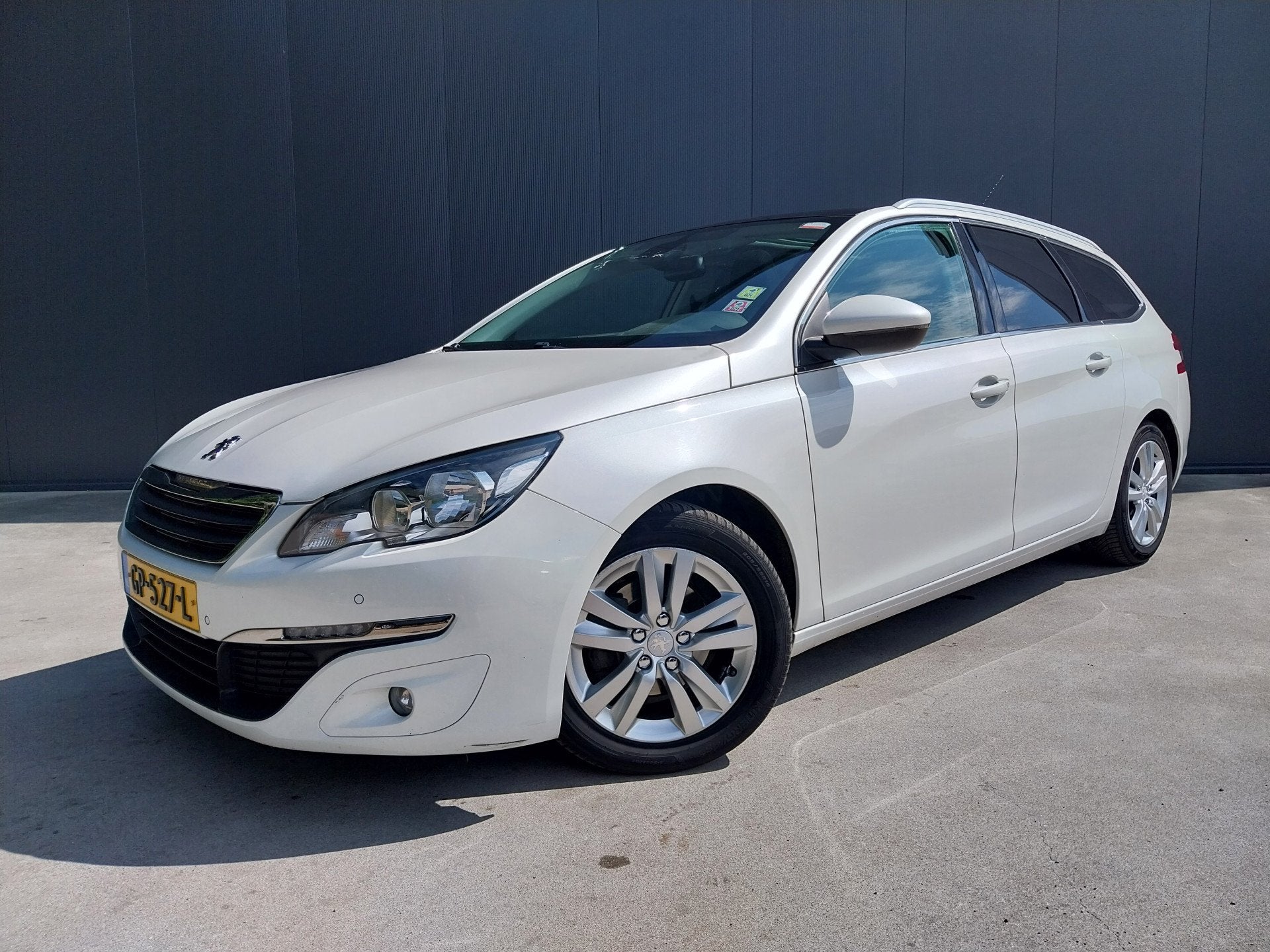 Peugeot 308 SW 1.6 BlueHDI Blue PANO DAK CAMERA LED NAVI CRU, Auto's, Voorwielaandrijving, Dealer onderhouden, Gebruikt, 4 cilinders